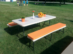 Foldable table with non-divided table surface